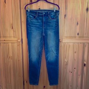 **SOLD**American Eagle Super Hi-Rise Jegging